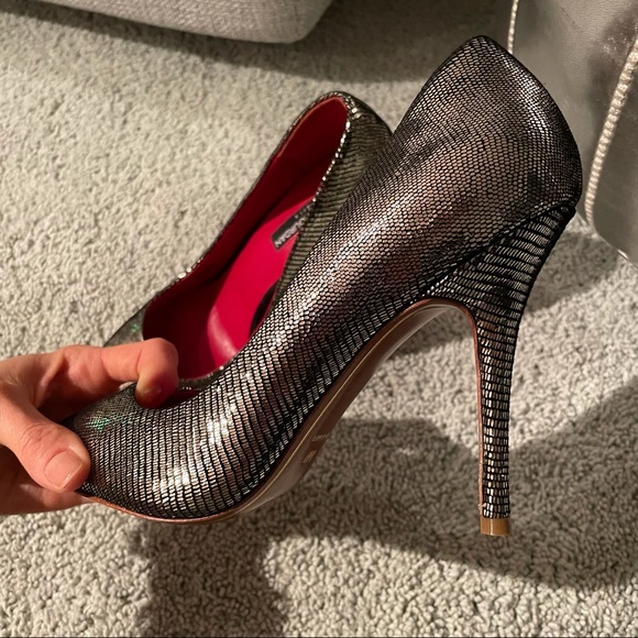 CHARLES JOURDAN claire metallic silver stilettos 8M NWT - Picture 5 of 10